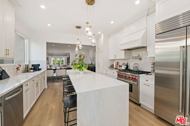 6410 W 6th Street, Los Angeles CA: https://media.crmls.org/mediaz/24322e59-c54a-435a-ae09-c64899f08a70.jpg