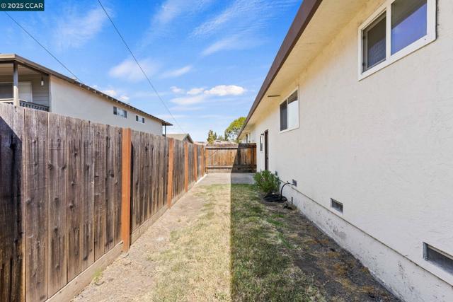 4045 Hoen Ave, Santa Rosa CA: https://media.crmls.org/mediaz/243266c9-b782-48f1-baa4-a6d1c0638b11.jpg