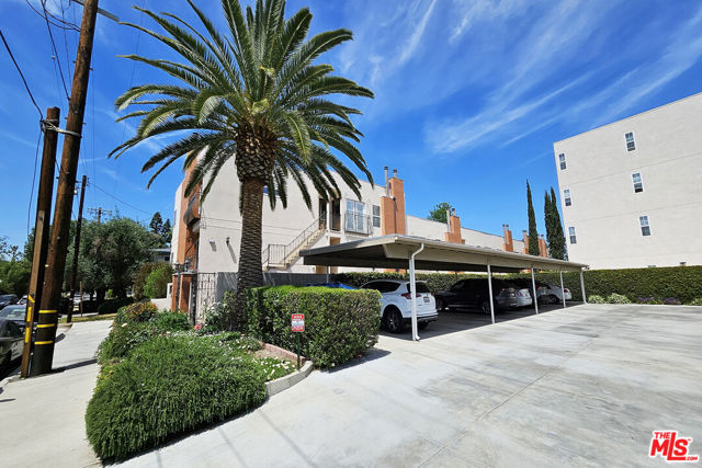 4220 Fair Avenue, North Hollywood CA: https://media.crmls.org/mediaz/24327555-d2a3-4559-8579-4d62298aa3a2.jpg