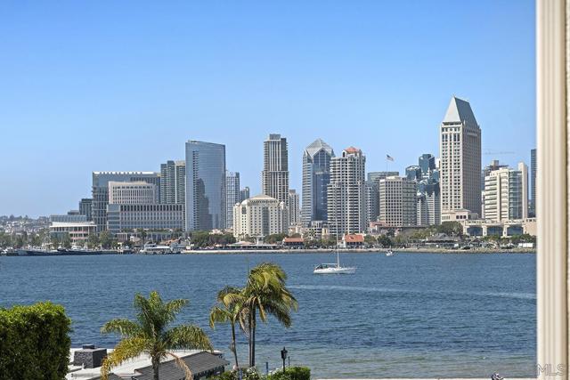 1099 1st St, Coronado CA: https://media.crmls.org/mediaz/2432ac2a-5936-4998-b0a3-7dff35c5c239.jpg