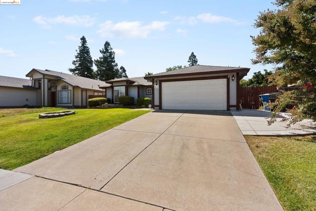 Image 4 of 39 For 8038 Torrente Way