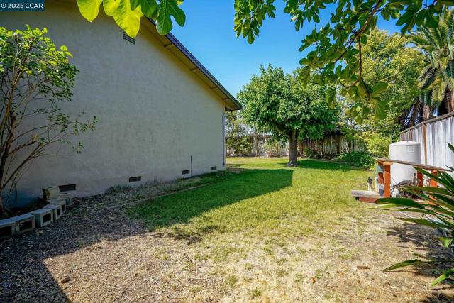 715 Graymont Circle, Concord CA: https://media.crmls.org/mediaz/24342314-e246-43a0-a7ff-bbaf77354d42.jpg