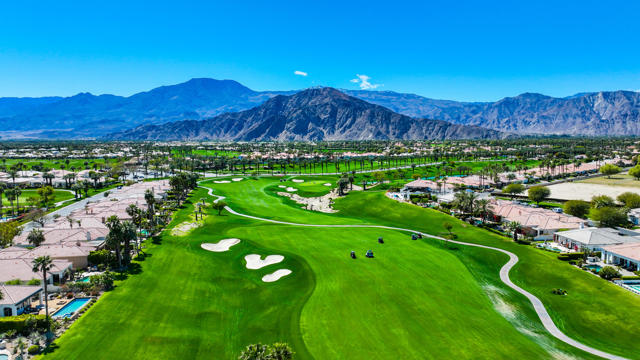 80360 Via Valerosa, La Quinta CA: https://media.crmls.org/mediaz/2434b881-eb5f-4eef-8ed3-87f14c5a703f.jpg