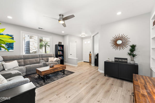 5091 Via Fresco, Camarillo CA: https://media.crmls.org/mediaz/24353328-cdb0-48f2-a231-7eabdcaa3cea.jpg