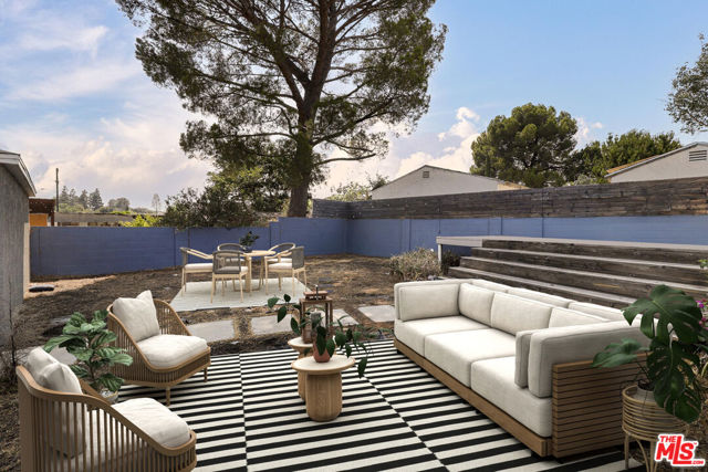 319 Chestnut Avenue, Los Angeles CA: https://media.crmls.org/mediaz/2435afe4-2ef8-49a7-910d-b3c9b6ee6421.jpg