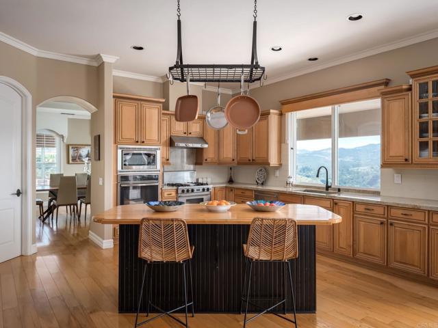 30419 Canyon Estates Road, Vista CA: https://media.crmls.org/mediaz/2435e0ff-e0ce-4c25-b6a1-3e0ad5195da3.jpg