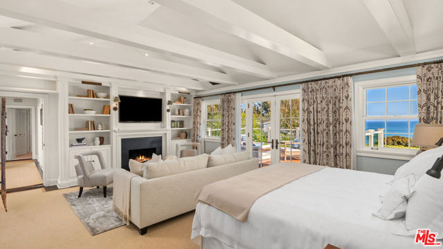 6825 Zumirez Drive, Malibu CA: https://media.crmls.org/mediaz/243678fb-b0d3-4e9c-a61c-158c3fb657d5.jpg
