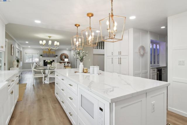 484 El Pintado Rd, Danville CA: https://media.crmls.org/mediaz/2436da53-b19f-4ba2-bf5e-4405736d3ea3.jpg