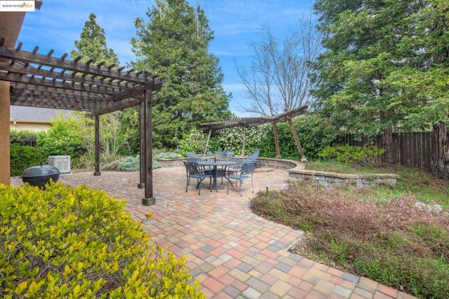 363 Limerick Way, Vacaville CA: https://media.crmls.org/mediaz/2436ed1f-c82a-4def-98c3-547c3111fc56.jpg