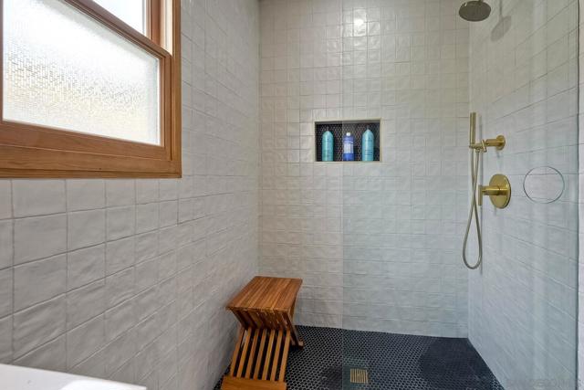 5027 Rodman Ave, San Diego CA: https://media.crmls.org/mediaz/2437269a-1046-43b2-94d4-df37a67b9907.jpg