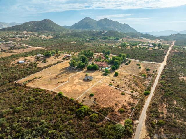 15091 Chemise Creek Rd, Ramona CA: https://media.crmls.org/mediaz/243798c6-7618-4f4d-a2e3-21224c7d4eb2.jpg