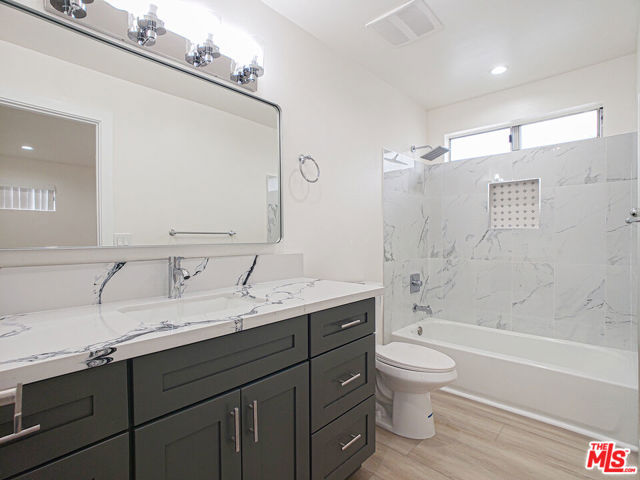 17200 Roscoe Boulevard, Northridge CA: https://media.crmls.org/mediaz/2437c2a3-dd72-48f4-98da-269de5995fba.jpg