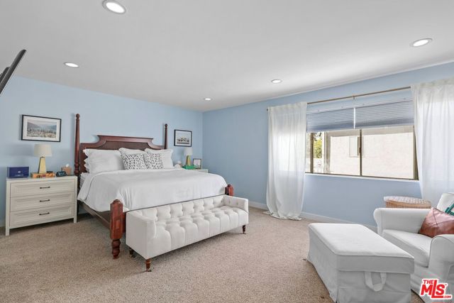 4329 Redwood Avenue, Marina del Rey CA: https://media.crmls.org/mediaz/24384ba3-ffa3-467f-8afb-0dc84a4d0fa1.jpg