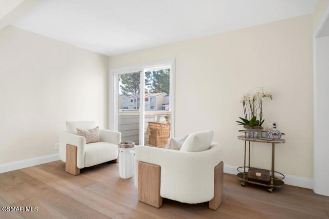 1228 S Westlake Boulevard, Westlake Village CA: https://media.crmls.org/mediaz/24386daa-dbae-420c-9a88-f7971126c54c.jpg