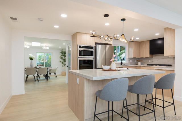 460 Chinquapin Ave., Carlsbad CA: https://media.crmls.org/mediaz/24387434-4380-4f39-b6f8-53fa3ea8e312.jpg