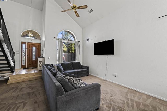 1860 Concannon Dr, Oakley CA: https://media.crmls.org/mediaz/2438da96-3479-4177-ad79-586e64dce416.jpg