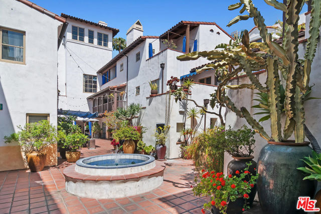1414 N Harper Avenue, West Hollywood CA: https://media.crmls.org/mediaz/24392031-e235-4ffc-8760-eb9a60fdb7bb.jpg