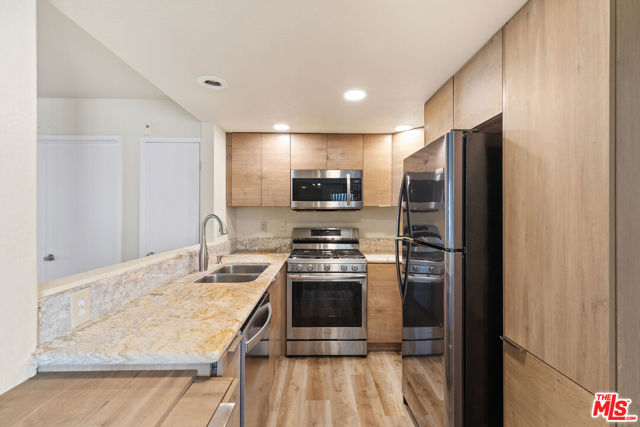 445 Ribbon Beach Way, Oceanside CA: https://media.crmls.org/mediaz/24393afb-af6a-458a-a362-61a825f301b9.jpg