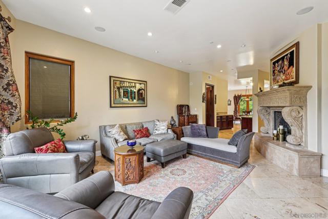 15035 Orchard View Dr, Poway CA: https://media.crmls.org/mediaz/24394308-46a9-46e9-9759-a3b73061d084.jpg