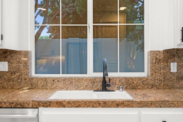 34298 Torrey Pine Lane, Union City CA: https://media.crmls.org/mediaz/2439b40d-3901-4cc0-a0ef-f365155cf861.jpg