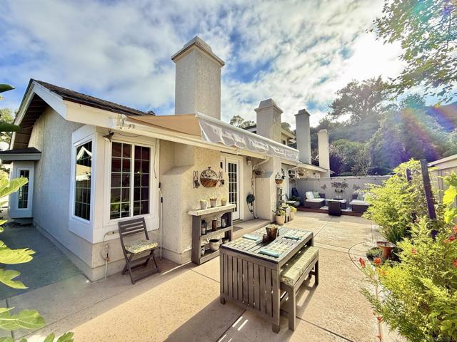 543 Rockport Ct, Encinitas CA: https://media.crmls.org/mediaz/2439bc4a-5e96-4a5d-b290-f0f92d25c410.jpg