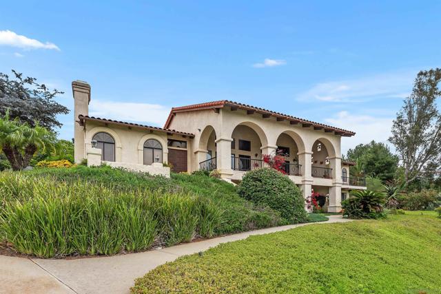 12982 Polvera Ct, San Diego CA: https://media.crmls.org/mediaz/243a1a5a-04e4-4704-8392-8d05652fc42d.jpg