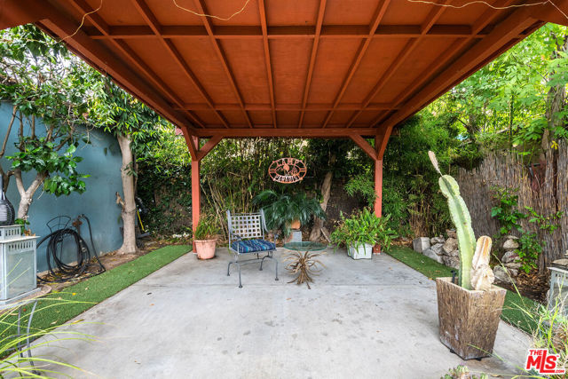 15361 Archwood Street, Van Nuys CA: https://media.crmls.org/mediaz/243b2634-9f46-40ed-b5f9-d986f24ff3f7.jpg