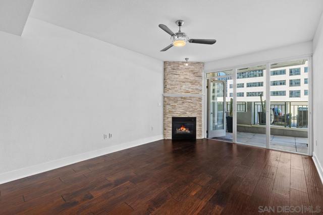 1240 India St, San Diego CA: https://media.crmls.org/mediaz/243b6815-748e-4fb5-a14b-c8aee2571ecd.jpg