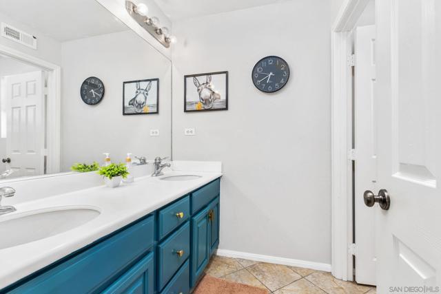 1675 Tree Song Ln, Chula Vista CA: https://media.crmls.org/mediaz/243b916a-f7b3-4163-800a-f92f24796a3c.jpg