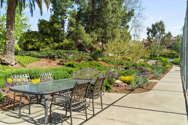 283 Casitas Bulevar, Los Gatos CA: https://media.crmls.org/mediaz/243bb403-477d-4e18-a011-7a3a233a2b10.jpg