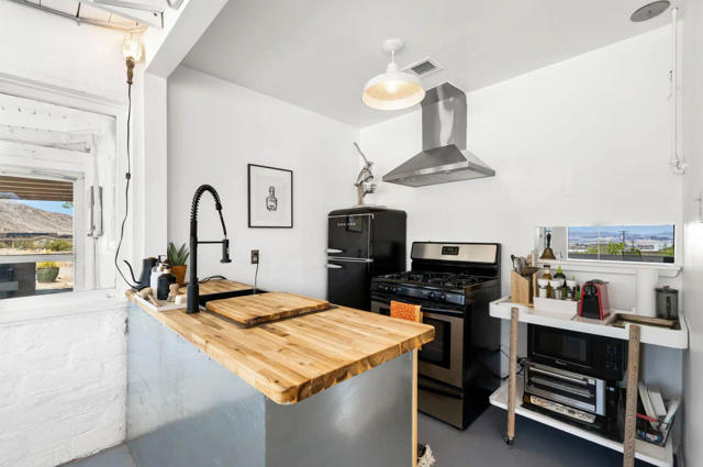 7657 N Star Avenue, 29 Palms CA: https://media.crmls.org/mediaz/243bc6e2-7003-4228-82ca-f9e533ff82a3.jpg