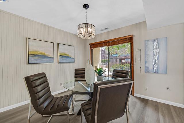 1014 Ironwood Rd, Alameda CA: https://media.crmls.org/mediaz/243c51b4-6ffe-4a77-8ee6-480fef00ace4.jpg