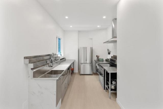 16460 Wood Acres Road, Los Gatos CA: https://media.crmls.org/mediaz/243c8d99-77af-4bf3-bc18-52c7948fa2e8.jpg
