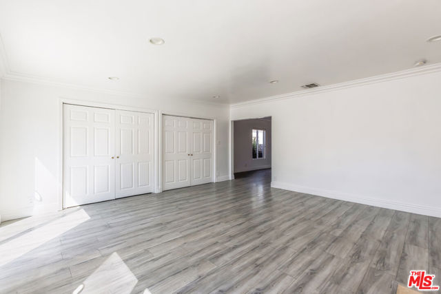 3921 S Victoria Avenue, Los Angeles CA: https://media.crmls.org/mediaz/243d1b4d-6391-498b-b52a-b3b9d2b1d5d8.jpg