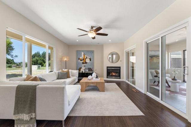 10980 New Avenue, Gilroy CA: https://media.crmls.org/mediaz/243d5331-538e-4755-a629-41c6d04d84cf.jpg