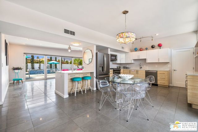 3351 E Paseo Barbara, Palm Springs CA: https://media.crmls.org/mediaz/243dd1bd-dcd5-491e-9fec-e2ec181887a5.jpg