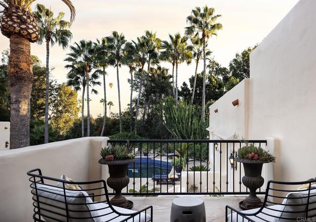 6977 Las Colinas, Rancho Santa Fe CA: https://media.crmls.org/mediaz/243e0a5b-33be-4a01-ae6d-5c50168e7462.jpg