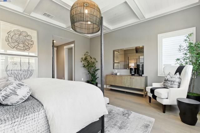 1725 SW Wren, Dublin CA: https://media.crmls.org/mediaz/243e40cd-bd05-48bc-a83f-304255711302.jpg
