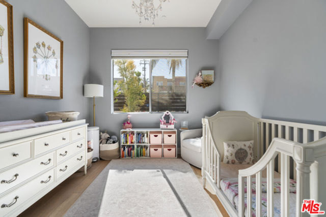 13337 Beach Avenue, Marina del Rey CA: https://media.crmls.org/mediaz/243ee4e6-cd7e-4f52-bac0-34c1efed3202.jpg