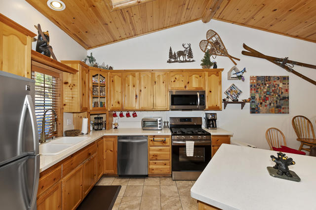 43259 Bow Canyon Road, Big Bear CA: https://media.crmls.org/mediaz/243fb00c-0db3-464f-84fa-475368e63a8e.jpg
