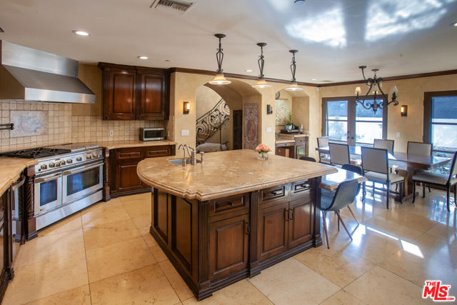 3501 Caribeth Drive, Encino CA: https://media.crmls.org/mediaz/24409320-cbac-42d2-8547-501acf97949f.jpg