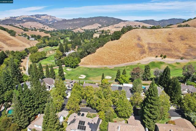 132 Victoria Pl, Danville CA: https://media.crmls.org/mediaz/244140bd-b6bd-4e0f-b741-d7a0aba6ee6b.jpg