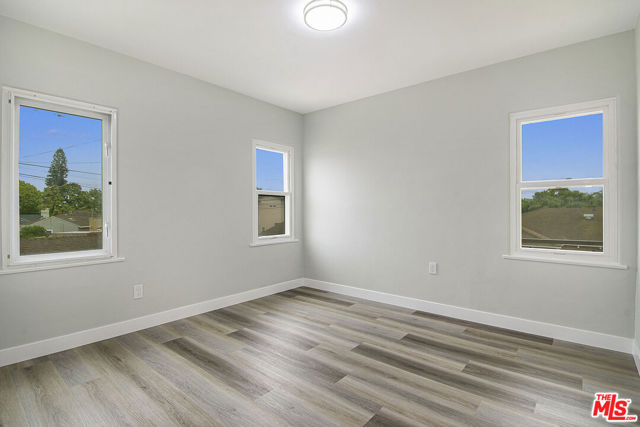 8456 Byrd Avenue, Inglewood CA: https://media.crmls.org/mediaz/24417414-9e95-46b4-8c73-ddec9764fd09.jpg
