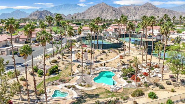 78179 Crimson Court, La Quinta CA: https://media.crmls.org/mediaz/2441b13a-fa9b-4743-9241-656ec9ea8473.jpg