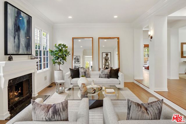 732 Via De La Paz, Pacific Palisades CA: https://media.crmls.org/mediaz/2441bca3-6b02-4372-a6ec-09444c7abdae.jpg