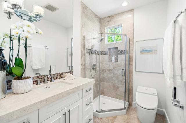 6 Zachary Court, Menlo Park CA: https://media.crmls.org/mediaz/2441e730-6d04-45b7-a65c-1a97ffc2325e.jpg