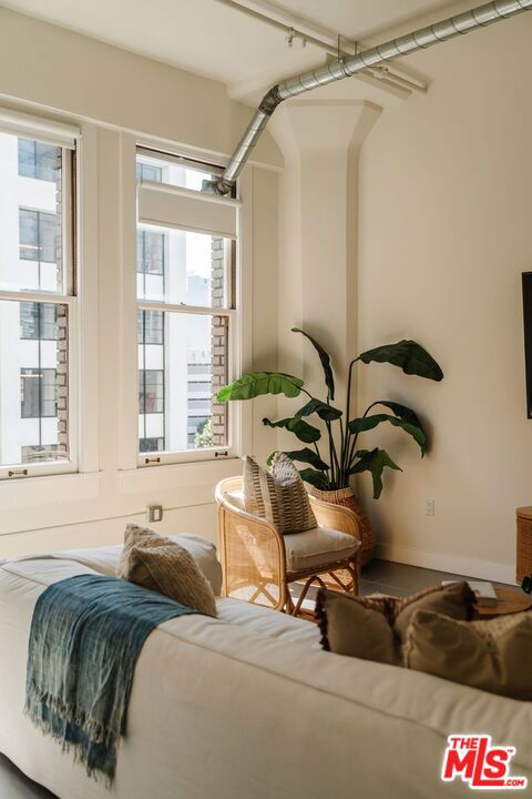 939 S Broadway, Los Angeles CA: https://media.crmls.org/mediaz/244210bf-48b6-4293-af63-d57d8c7f7d3b.jpg