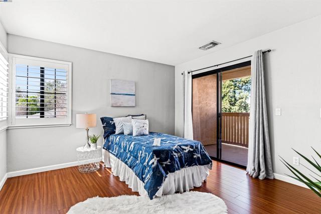 129 Ray St, Pleasanton CA: https://media.crmls.org/mediaz/2442d8ba-e6f7-4b80-b334-8e28aef38677.jpg