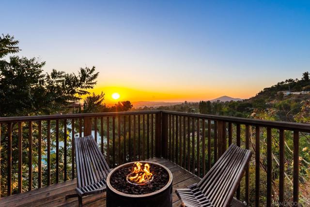 9586 Alto Dr, La Mesa CA: https://media.crmls.org/mediaz/24439f7c-03bf-43c0-bbc5-4242293a1ad4.jpg