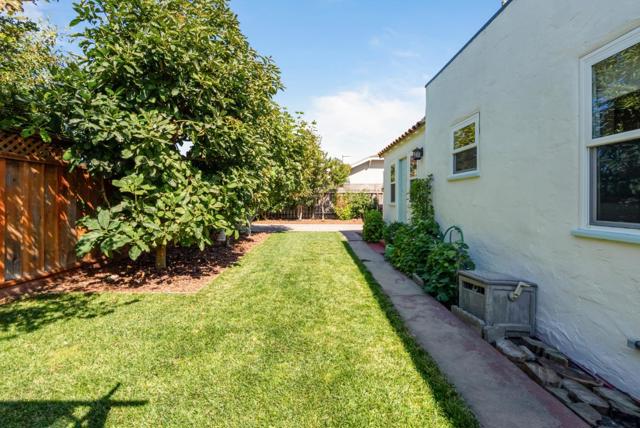 29 Buena Vista Street, Salinas CA: https://media.crmls.org/mediaz/2443a18c-0a97-4cd1-b821-a7c37db5e10d.jpg